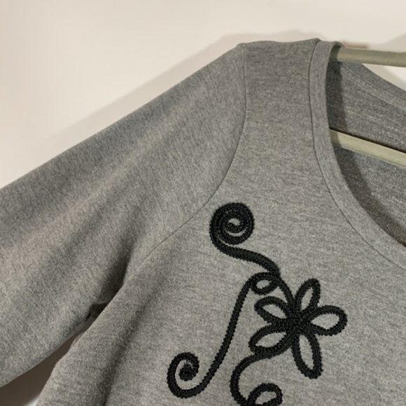 Love & Legend Grey & Black Floral Design Sweater Top - Picture 2 of 7